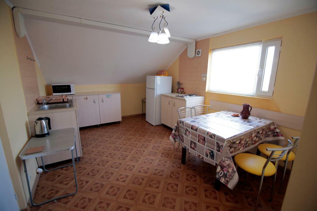 Guest House Kamenny Dom Karolino-Buhaz Esterno foto