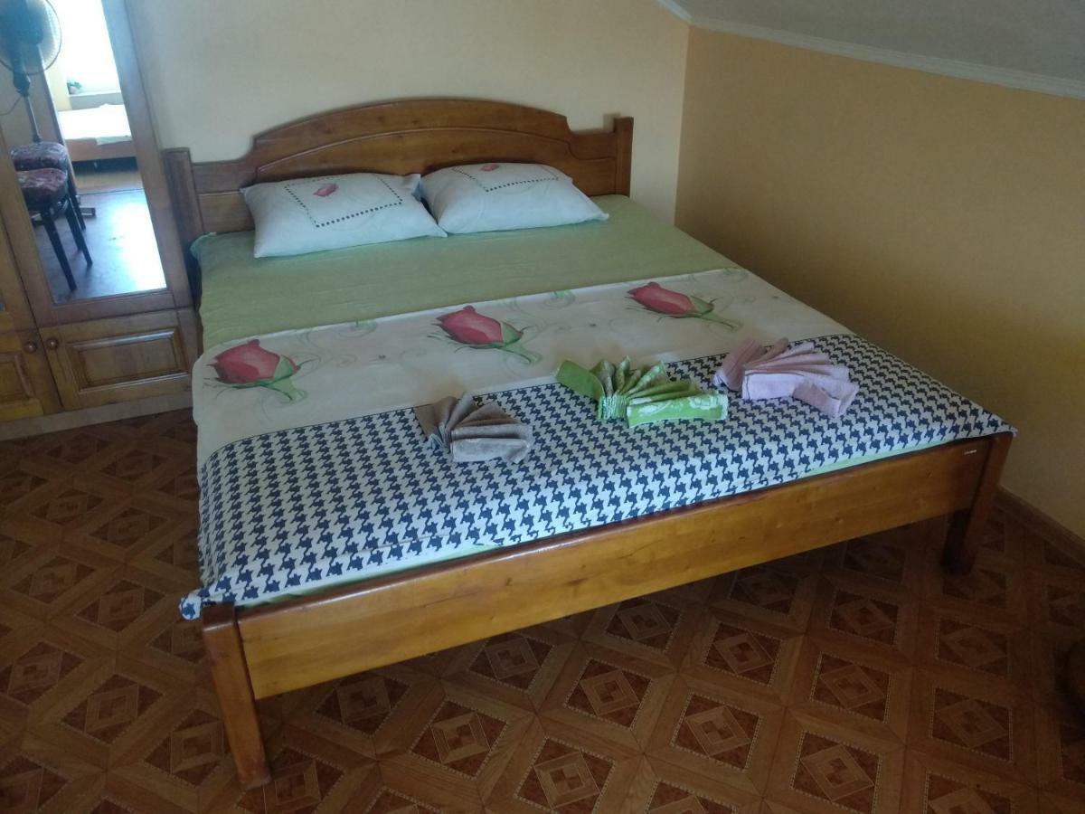 Guest House Kamenny Dom Karolino-Buhaz Esterno foto